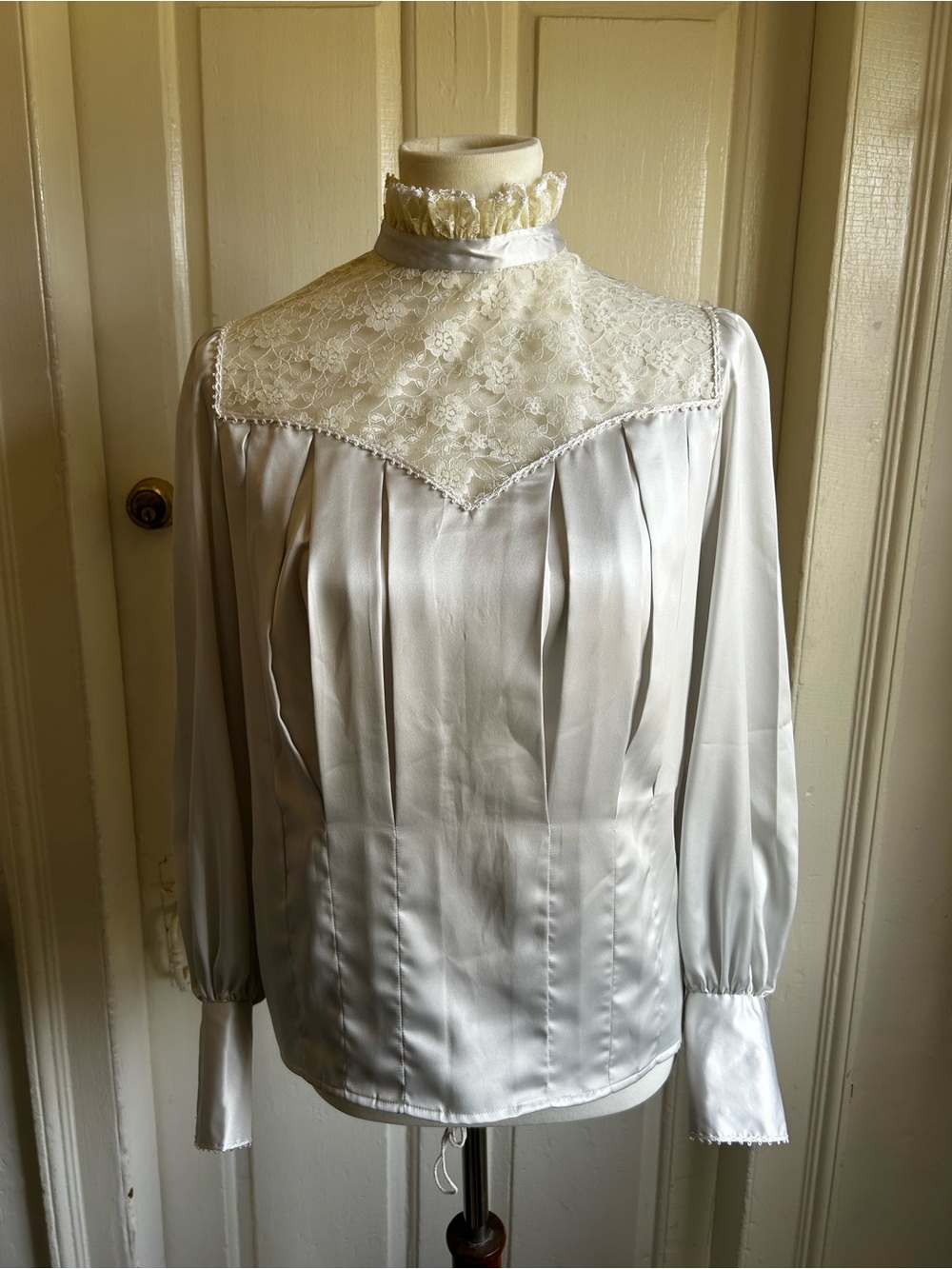 Vintage 1980s Fay’s Closet Ivory Satin Lace Victorian High Neck Blouse Medium